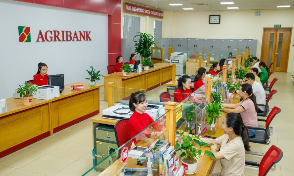 Giảm lãi suất vốn vay để 'cứu' doanh nghiệp