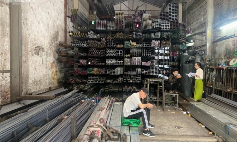 Giá thép giảm mạnh, cửa hàng, doanh nghiệp kinh doanh vẫn ảm đạm