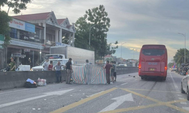 Hai người đi xe máy tử vong sau va chạm với ô tô ở Thanh Hóa