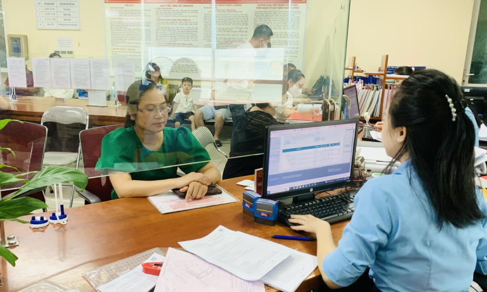 Trung tâm Hành chính công TP Hạ Long thí điểm thực hiện trả thông báo thuế qua hình thức điện tử
