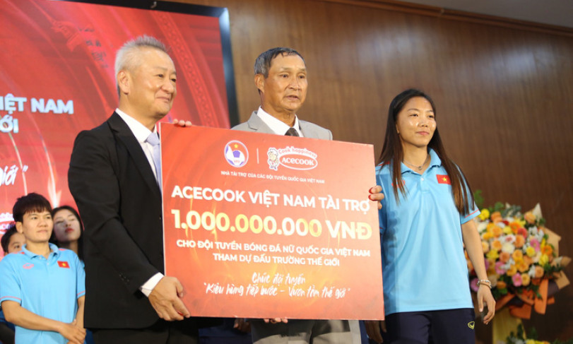 Đội tuyển nữ Việt Nam được tặng thêm 1 tỉ đồng trước khi dự World Cup
