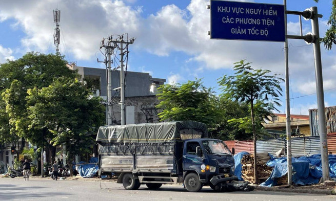 Nam tài xế xe máy tử vong tại chỗ sau va chạm với ô tô tải tại Hải Phòng