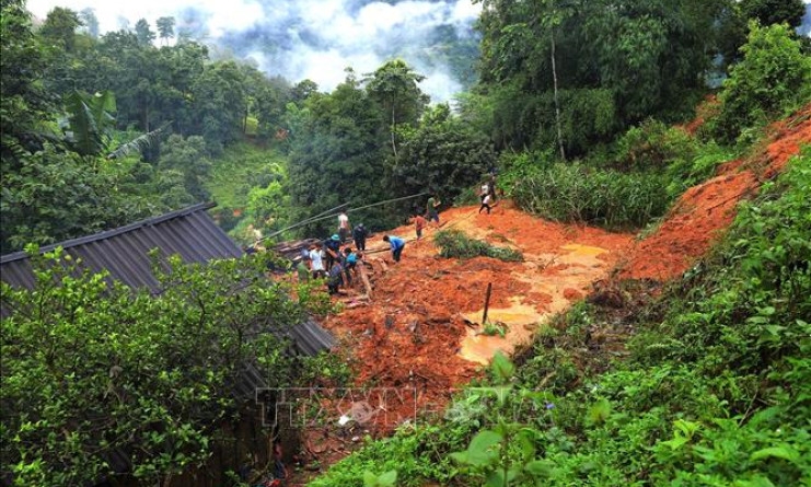 Mưa lớn kéo dài gây sạt lở đất ở Hà Giang, 4 người thương vong