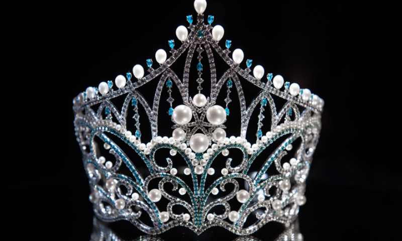 Vương miện Miss World Vietnam 2023 được đính kết hàng nghìn viên đá quý