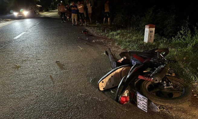 Nghi tông vào cột mốc, người đàn ông đi xe máy tử vong