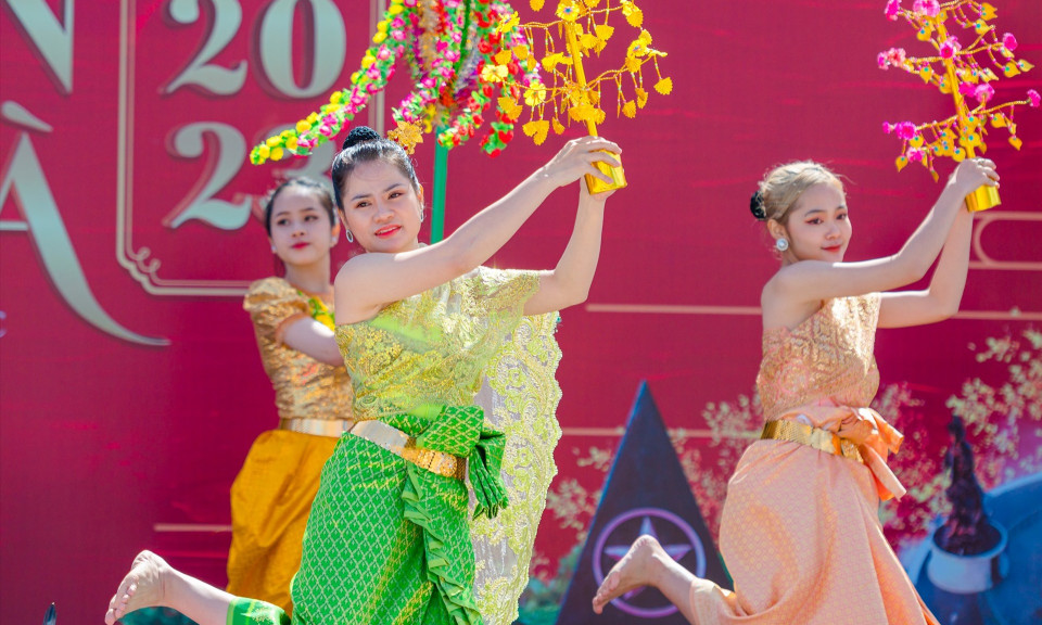 Lí do khách du lịch Campuchia đến Việt Nam tăng trưởng vượt trội