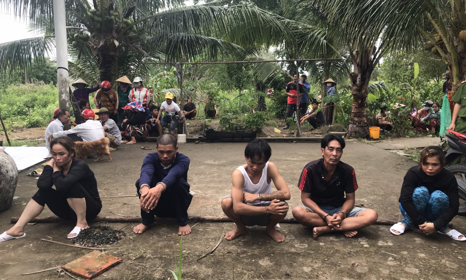 5 người trong gia đình rủ nhau đi cướp lúc nửa đêm
