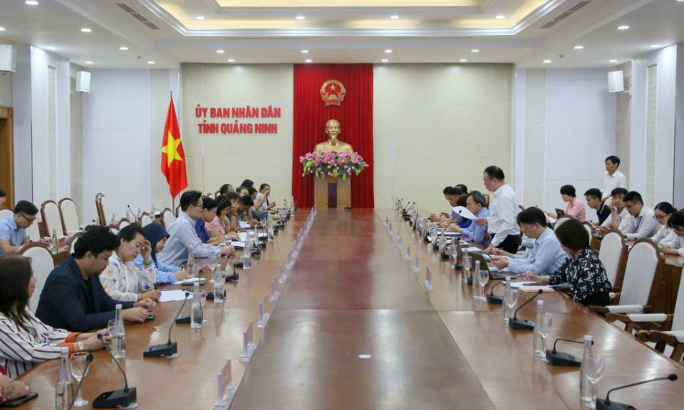 东盟国家公务员培训机构网络代表团赴广宁省考察