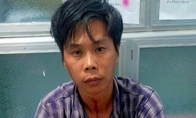 Người dân khống chế, bắt giữ nghi phạm cướp tiệm vàng