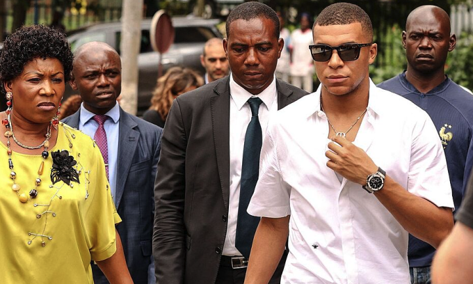 Cầu thủ PSG bất bình với phát ngôn của Mbappe