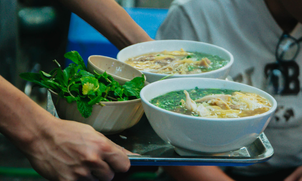Hanoi's chicken noodle soup shop sells 500 bowls daily