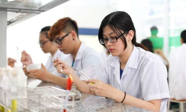 Sinh viên y khoa phục vụ ngành hiếm có được miễn học phí?