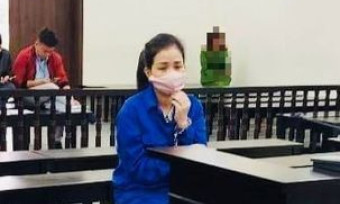 Dùng ảnh mặc quân phục, tự tặng hoa cho mình để lừa đảo