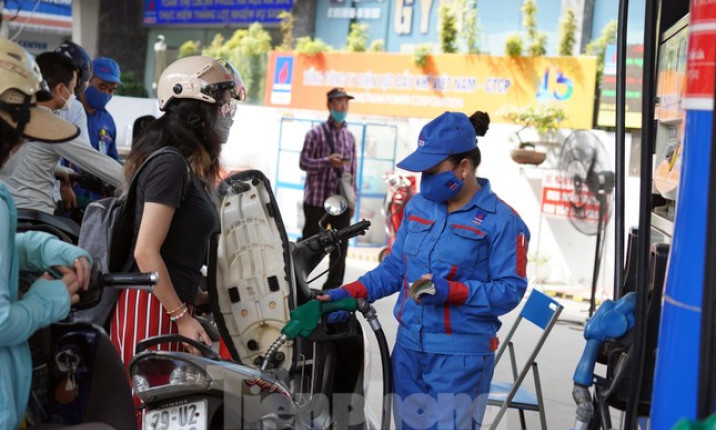Xăng RON95 nhích thêm 70 đồng/lít, dầu diesel và mazut tăng mạnh