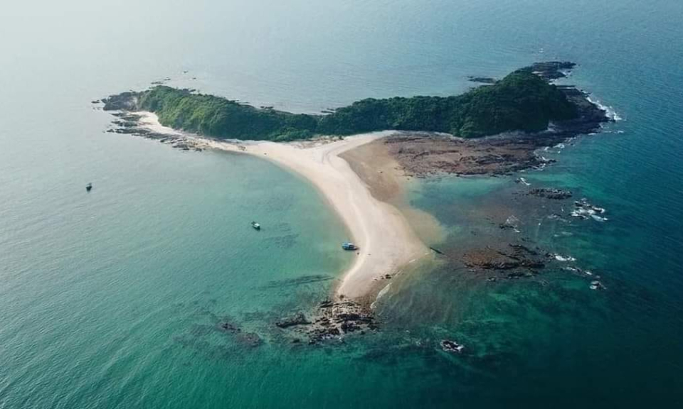 Ngắm Bái Tử Long từ thủy phi cơ