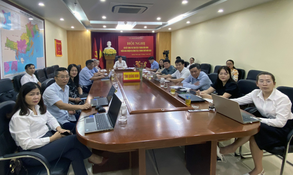 Tiếp tục thực hiện tốt công tác dân tộc, chính sách dân tộc