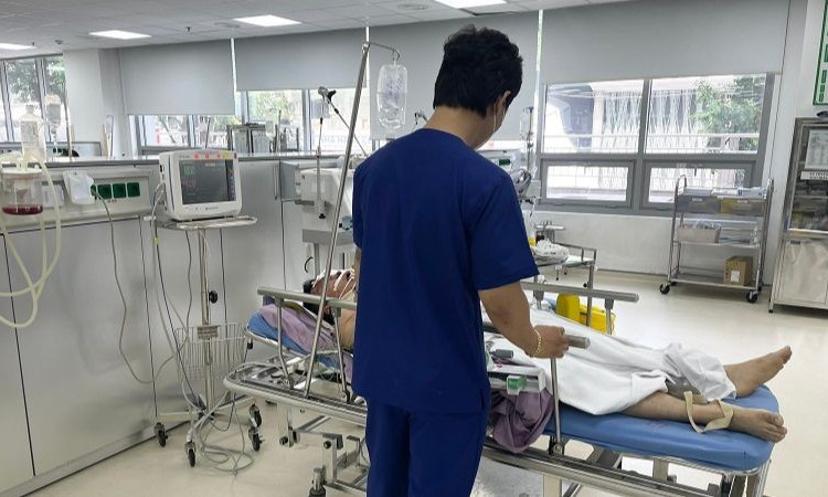 Bỏng nặng, gãy xương vì nồi áp suất phát nổ