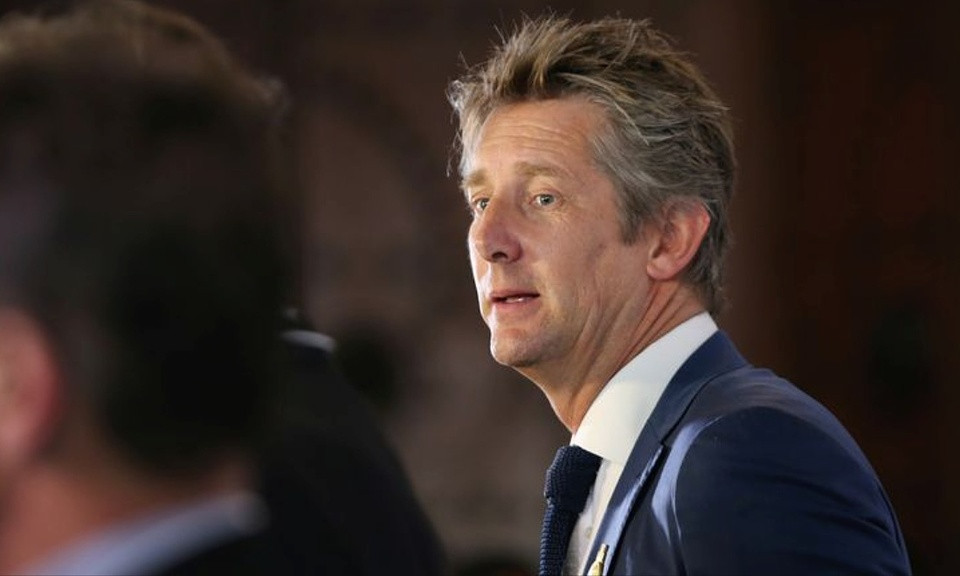 Van der Sar qua cơn nguy kịch