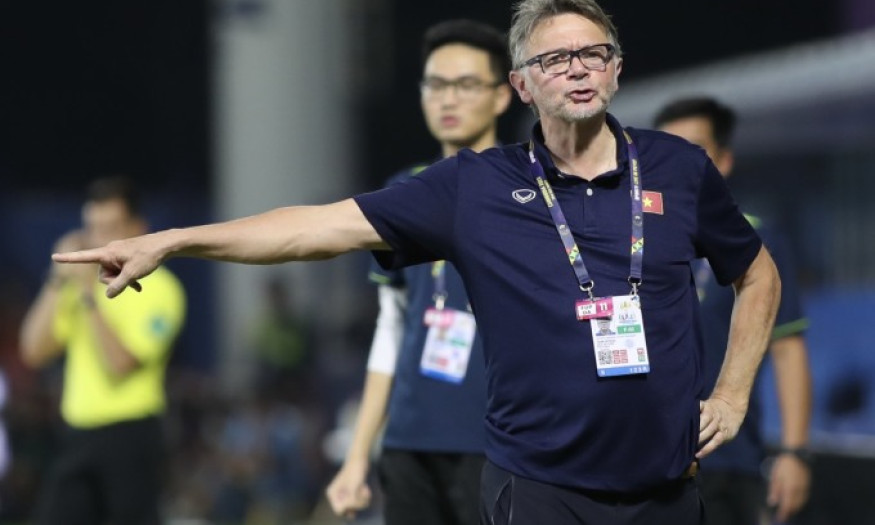 HLV Troussier: 'Tuyển Việt Nam chưa đến tầm châu Á'