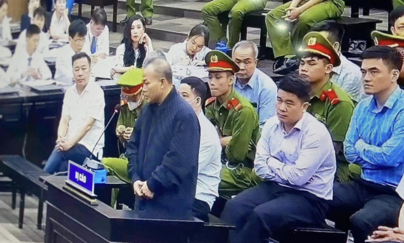 Cựu Đại sứ và cựu Tổng lãnh sự hối hận vì nhận nhiều tỷ đồng trong vụ "chuyến bay giải cứu"