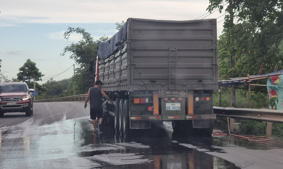 Hàng loạt điểm “đổ nước mui” trên đường gây mất an toàn giao thông