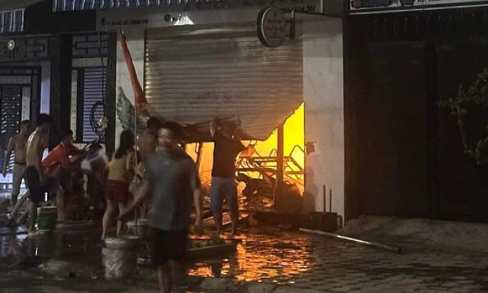 Xe điện bốc cháy khi đang sạc điện trong đêm, hai bà cháu thiệt mạng