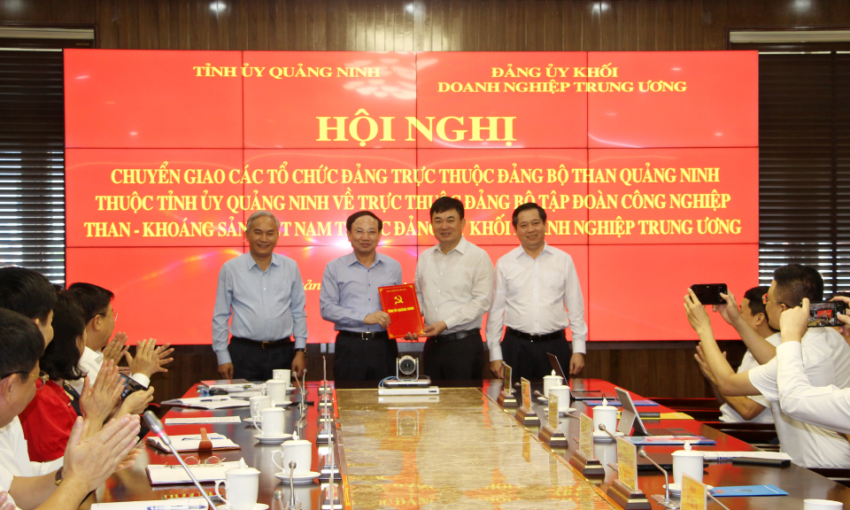 Hội nghị chuyển giao các tổ chức đảng trực thuộc Đảng bộ Than Quảng Ninh về Đảng bộ TKV