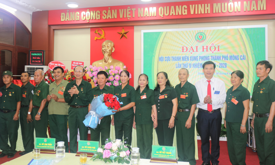 Tô thắm tinh thần thanh niên xung phong