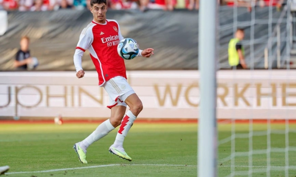 Arsenal ra mắt bom tấn, mất luôn chiến thắng đầu tay vì sai lầm tai hại