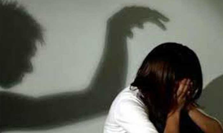 Bắt giữ người cha thú tính hiếp dâm con đẻ