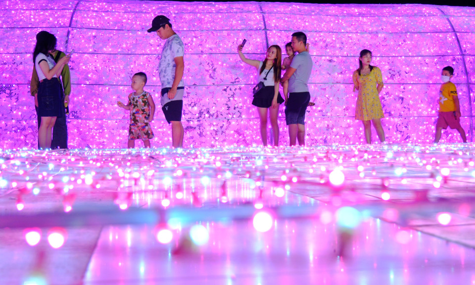 Da Nang light art show honors Japan-Vietnam friendship