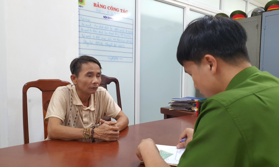Bắt “tú ông” môi giới gái bán dâm cho khách ở nhà nghỉ
