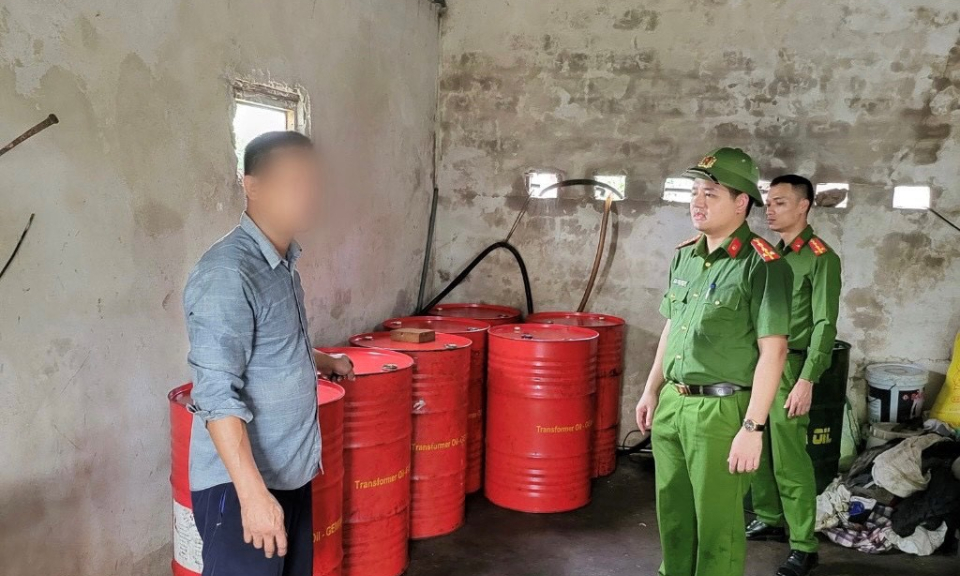 Công an xã Đồng Rui phát hiện gần 1.400 lít dầu diesel không rõ nguồn gốc