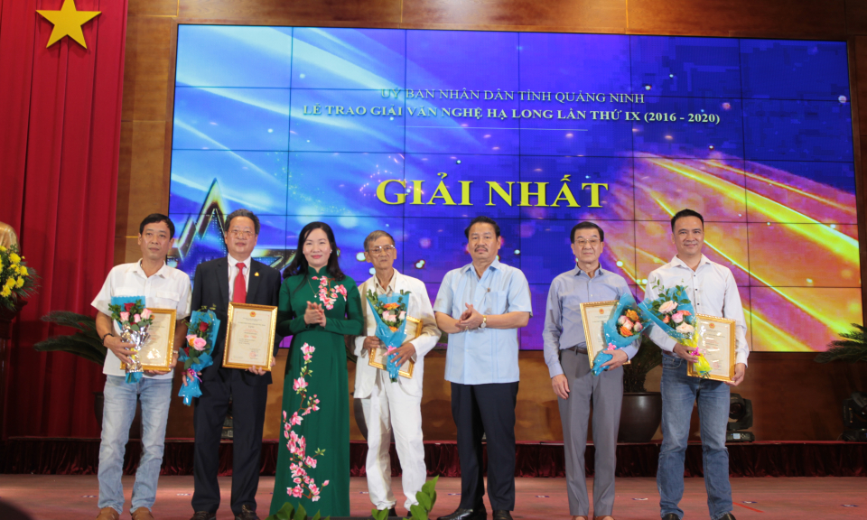 Trao giải Văn nghệ Hạ Long lần thứ IX cho  tác giả