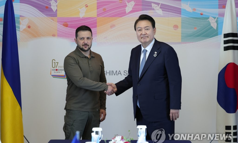 Tổng thống Hàn Quốc bất ngờ tới Ukraine