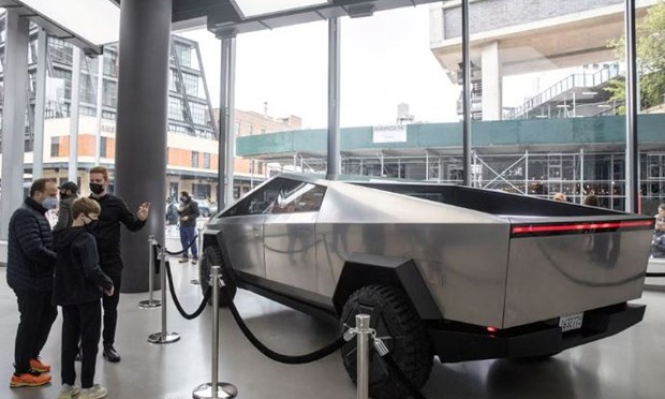 Hãng Tesla xuất xưởng chiếc xe bán tải điện đầu tiên Cybertruck