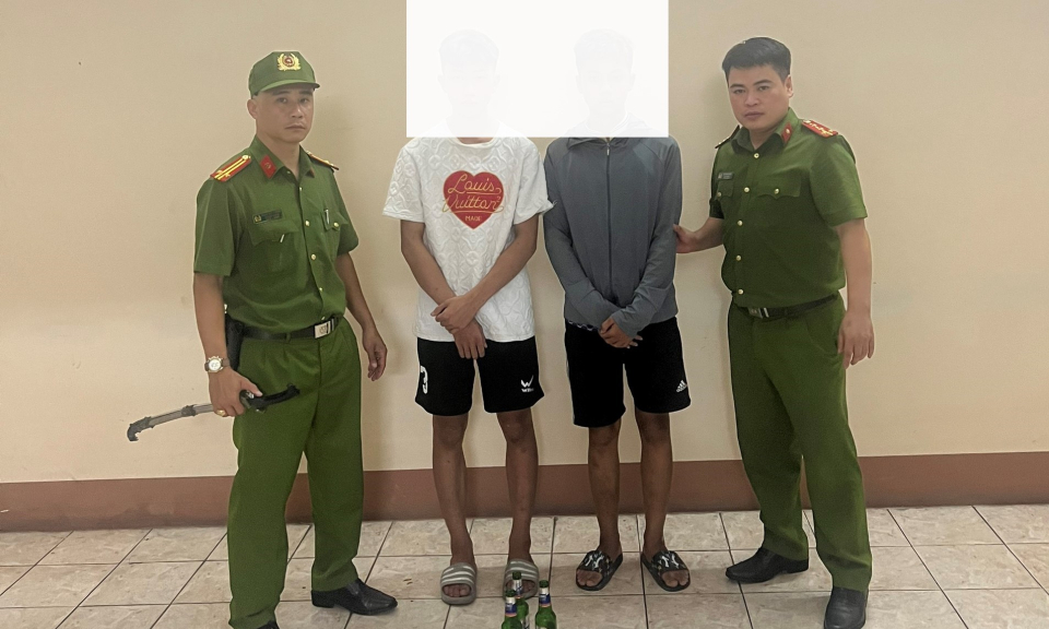Cảnh sát 113 ngăn chặn kịp thời nhóm thanh thiếu niên đánh võng, nẹt pô, mang dao kiếm