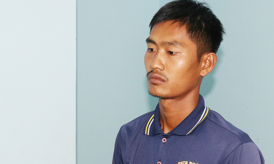 Bắt cha dượng đốt vùng kín bé trai 14 tuổi