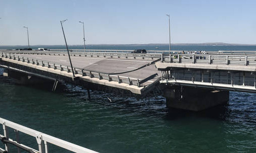 Cầu Crimea mở cửa lại một phần sau vụ tấn công 