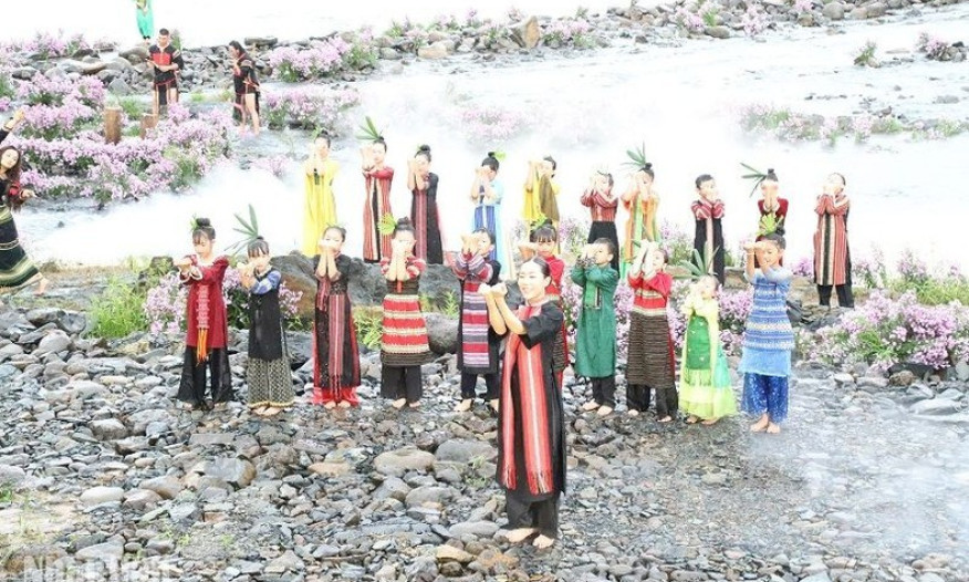 In picture: colourful brocades of Central Highlands ethnic minority groups