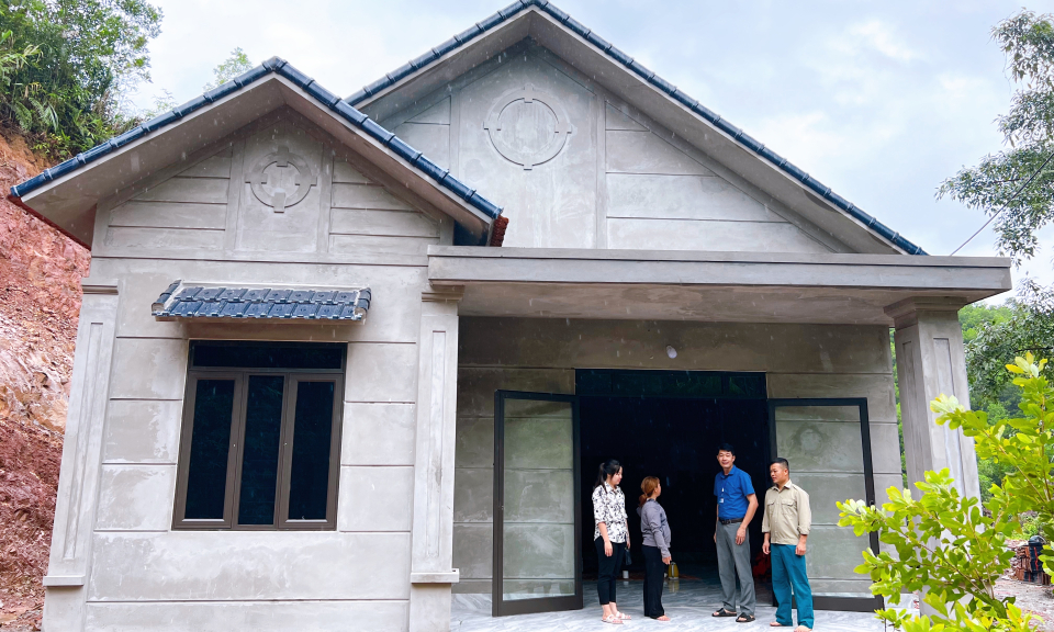 Xóa nhà ở tạm, dột nát