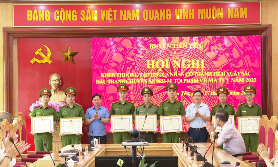 Tiên Yên: Khen thưởng tập thể, cá nhân có thành tích xuất sắc đấu tranh phòng, chống tội phạm về ma túy năm 2023