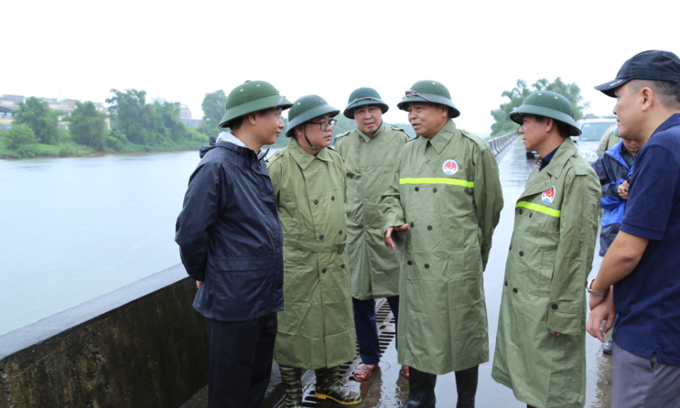 Đoàn công tác BCĐ Trung ương về PCTT kiểm tra, chỉ đạo chống bão tại Quảng Ninh