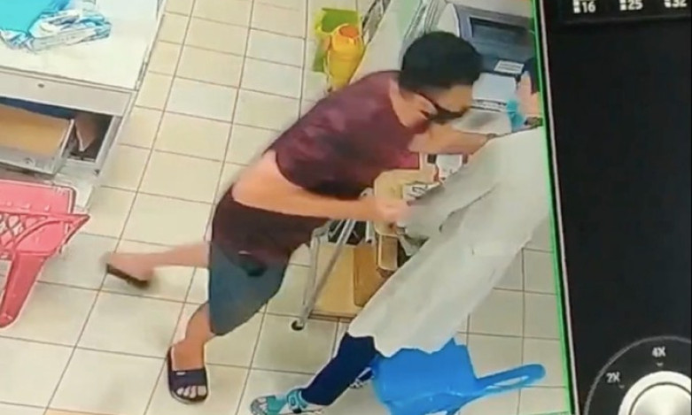 Người bóp cổ bác sĩ bị khởi tố