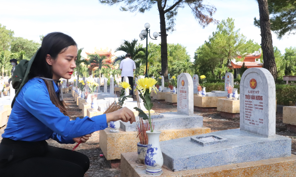 “Lồng ghép hoạt động “Đền ơn đáp nghĩa” trong tổ chức thực hiện phong trào Đoàn”