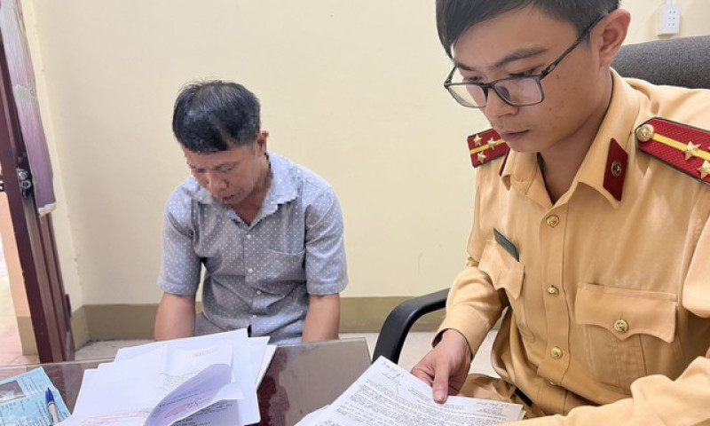 Xử lý lái xe ô tô con đi ngược chiều trên đường cao tốc Hà Nội - Bắc Giang
