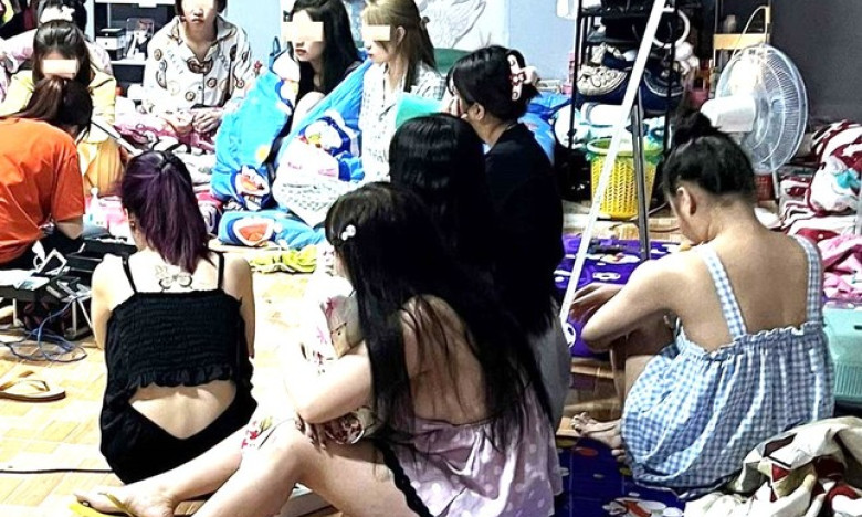 Kiểm tra quán karaoke, phát hiện nhiều giấy vay nợ giữa nữ nhân viên và chủ quán