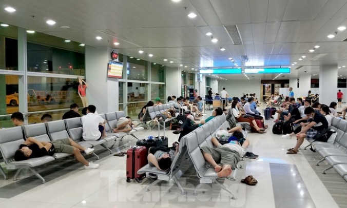 Khách được quyền đổi chuyến bay nếu chậm 2 tiếng trở lên
