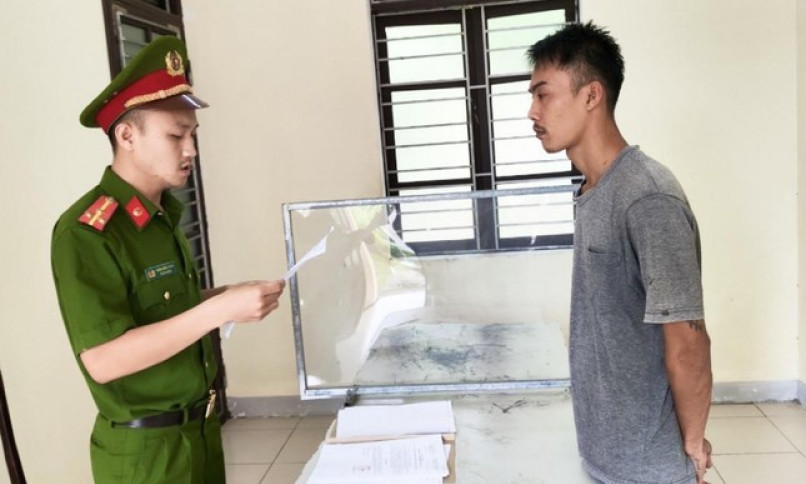 Con rể trộm tiền bố vợ rồi giấu vào bể nước trên mái nhà