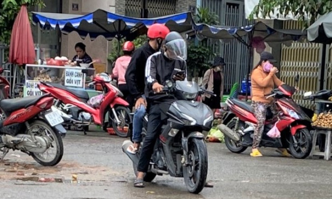 Hai tên cướp "múa gậy trong bị"